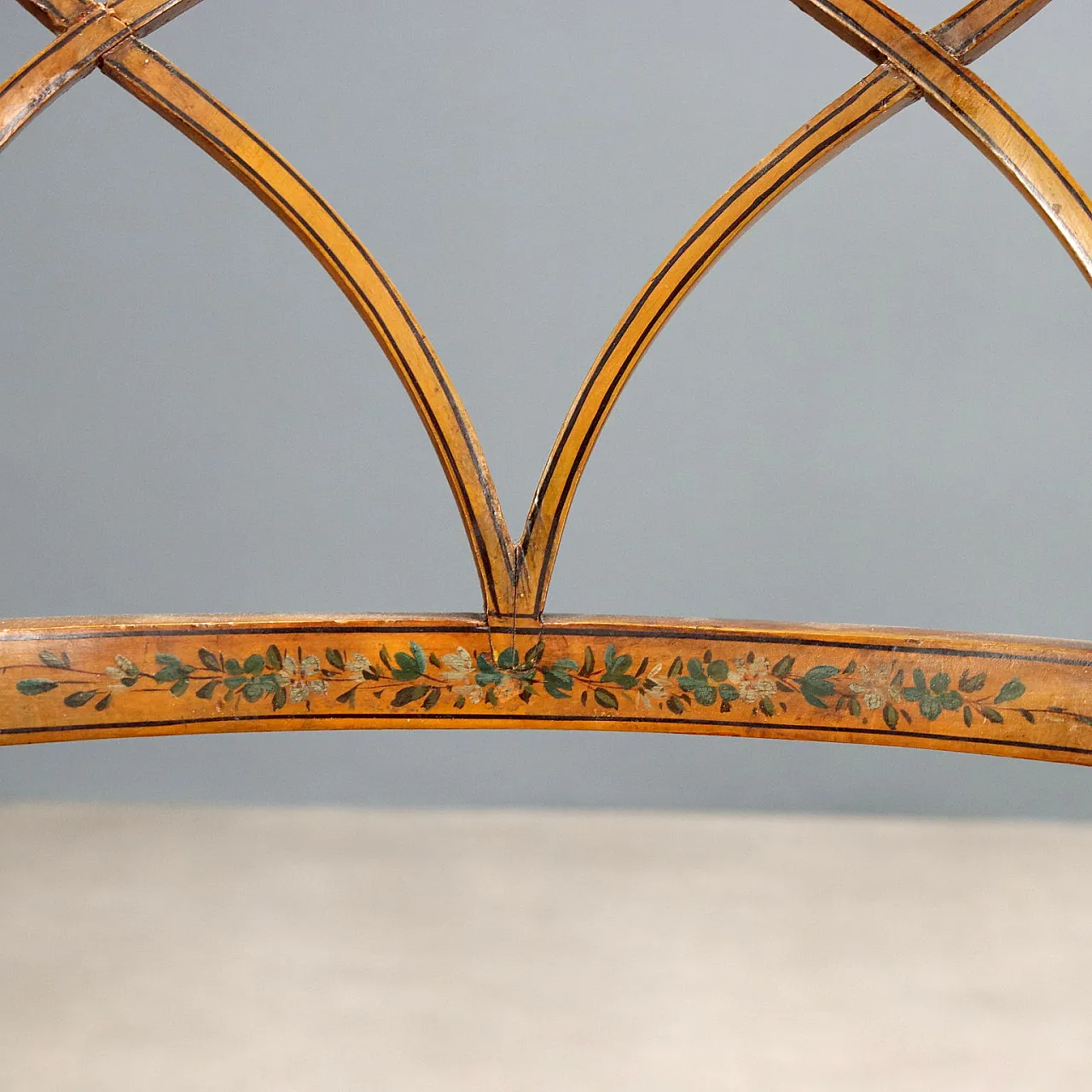 Coppia di poltrone in noce laccato e paglia di Vienna, metà '800 7