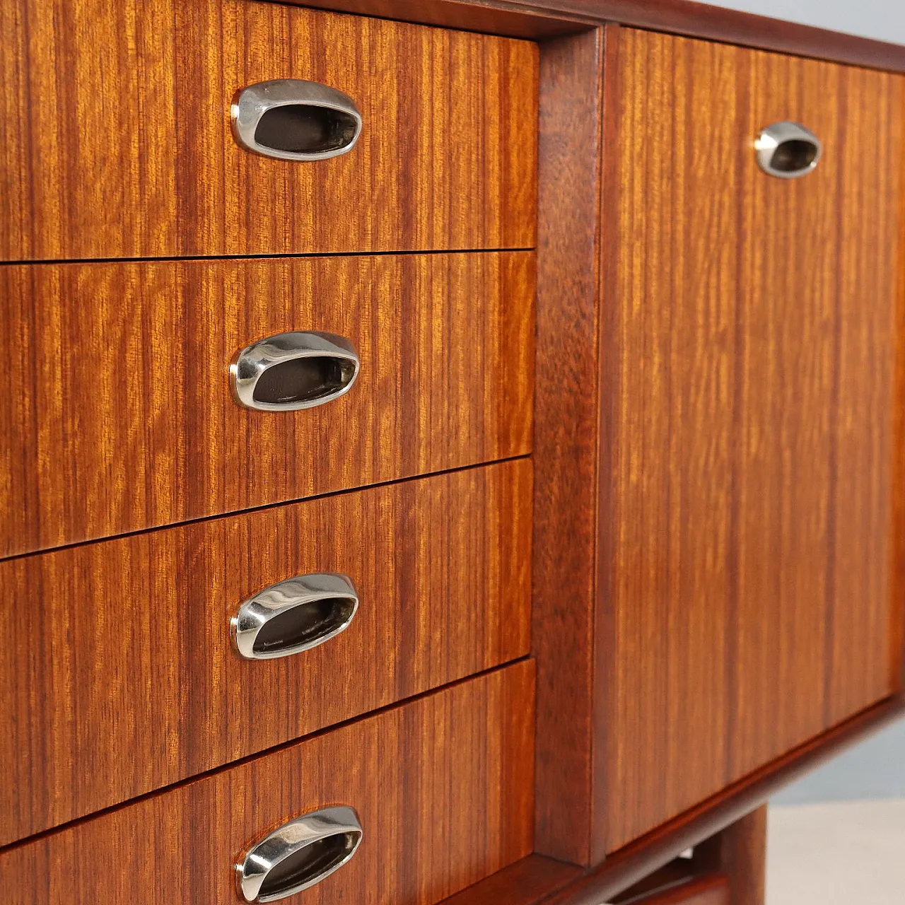 Credenza impiallacciata in teak e inserti in metallo, '900 7