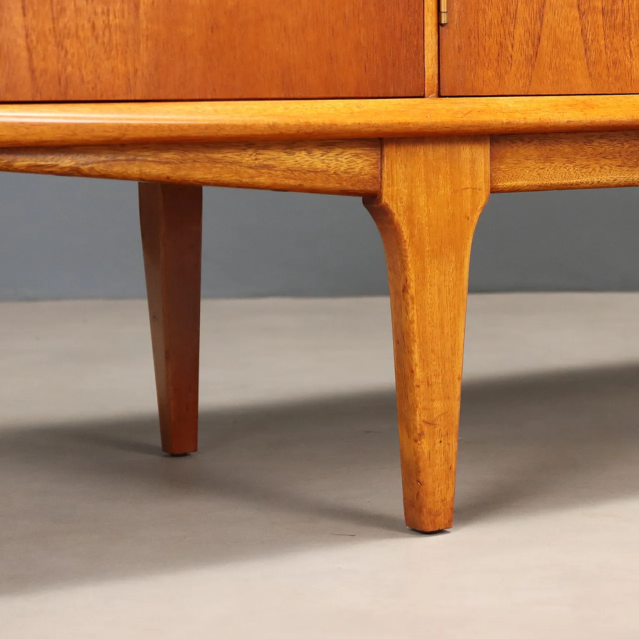 Credenza impiallacciata in teak, '900 8
