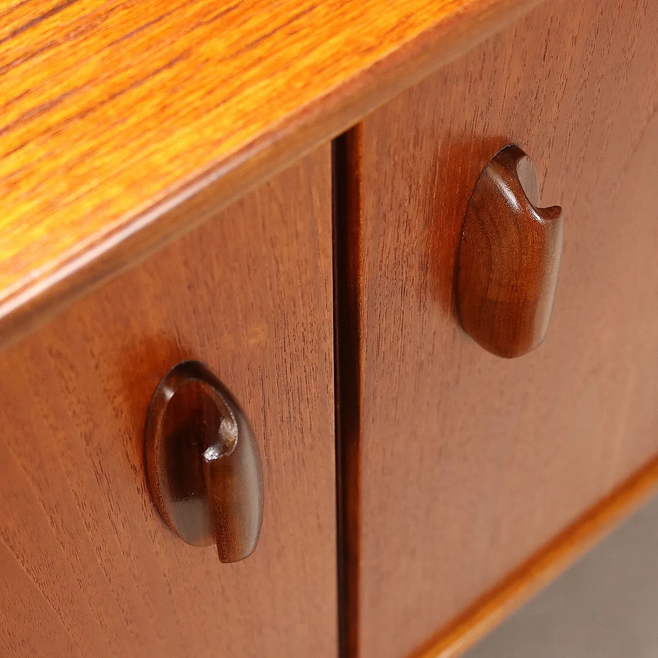 Credenza impiallacciata in teak, '900 7