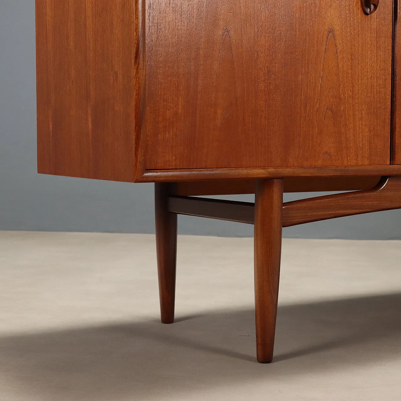 Credenza impiallacciata in teak, '900 9