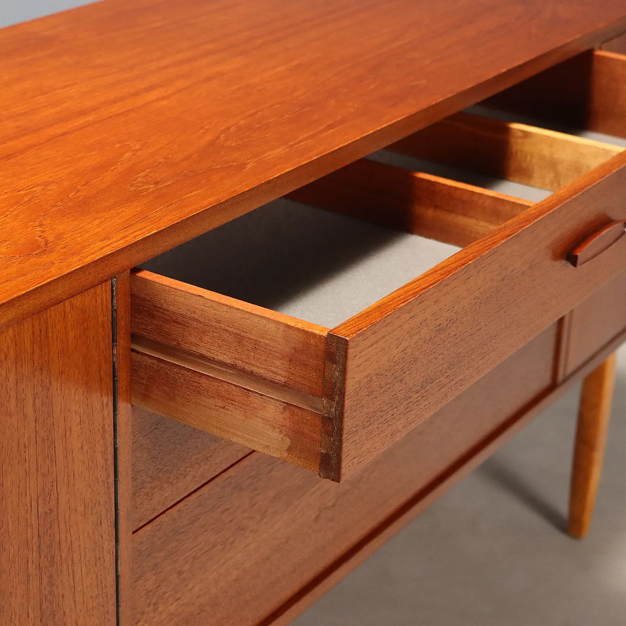 Credenza impiallacciata in teak, '900 5