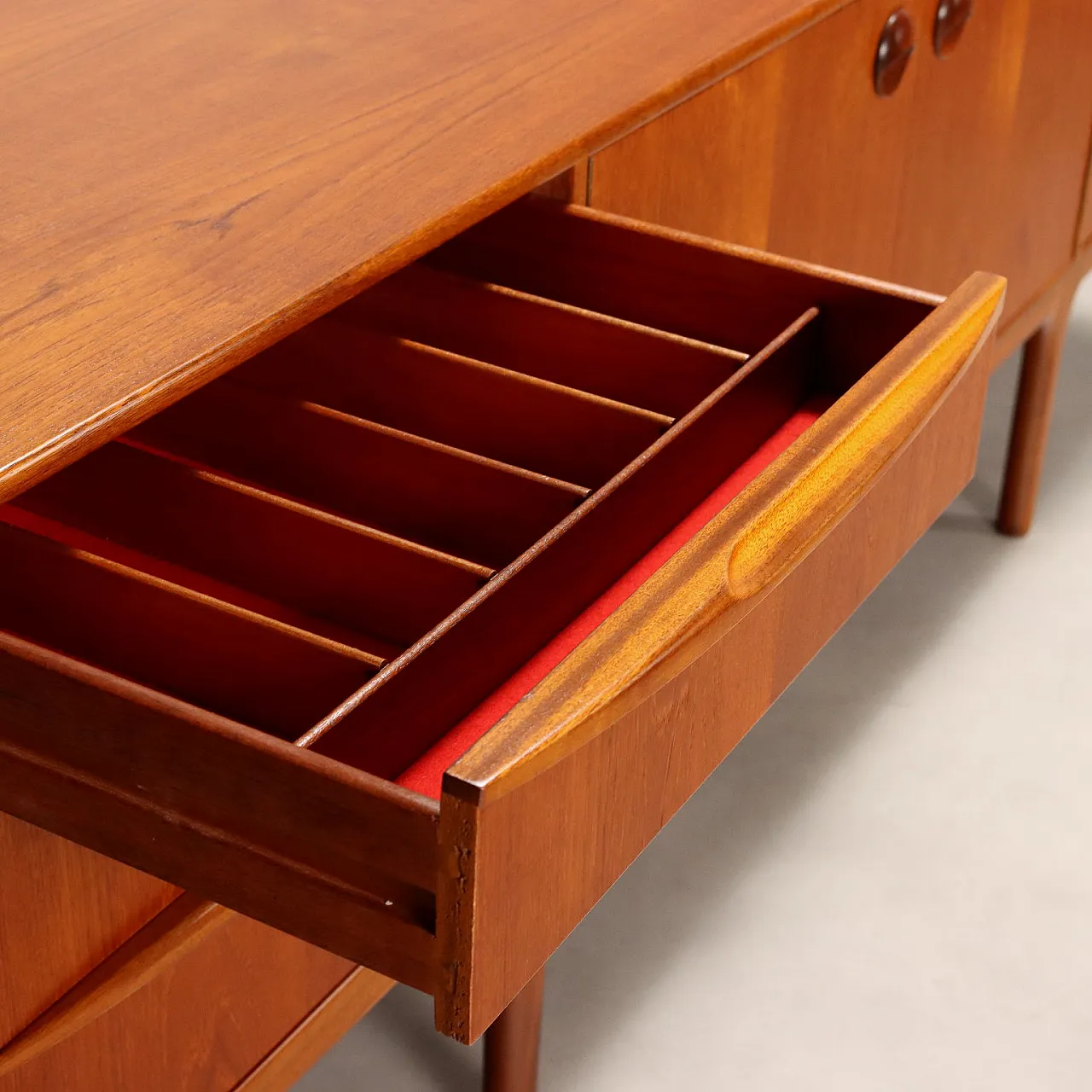 Credenza impiallacciata in teak, '900 6
