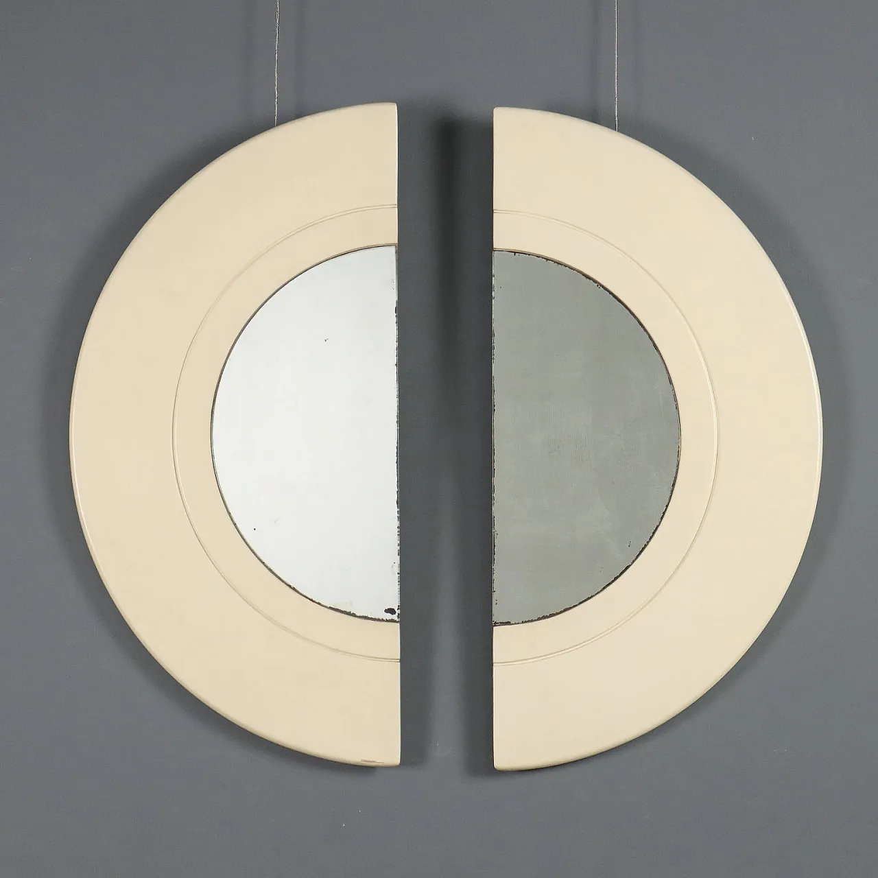 Coppia di specchi con cornici in legno laccato bianco, '900 3