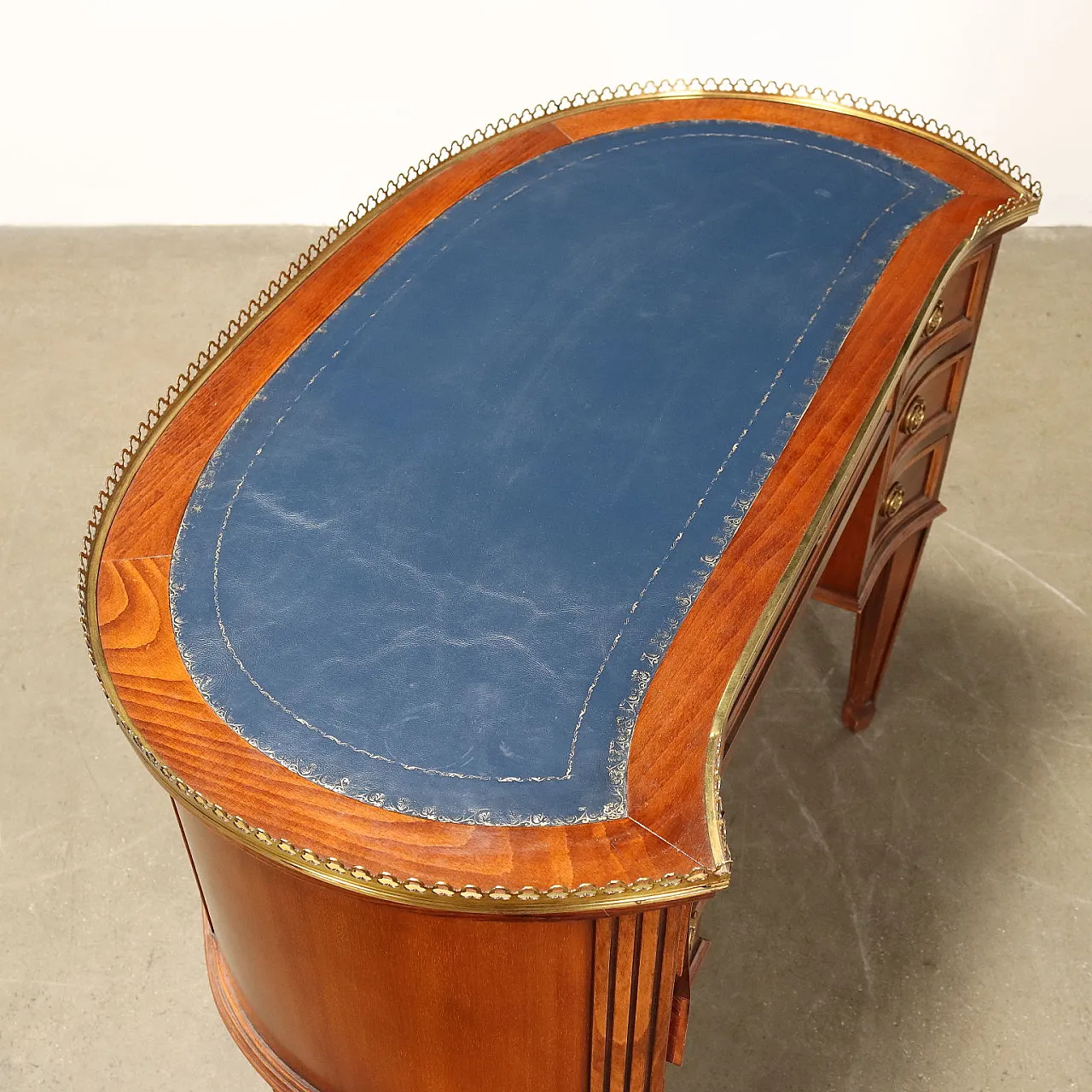 Scrivania  a forma di fagiolo con sedia in pelle, '900 6