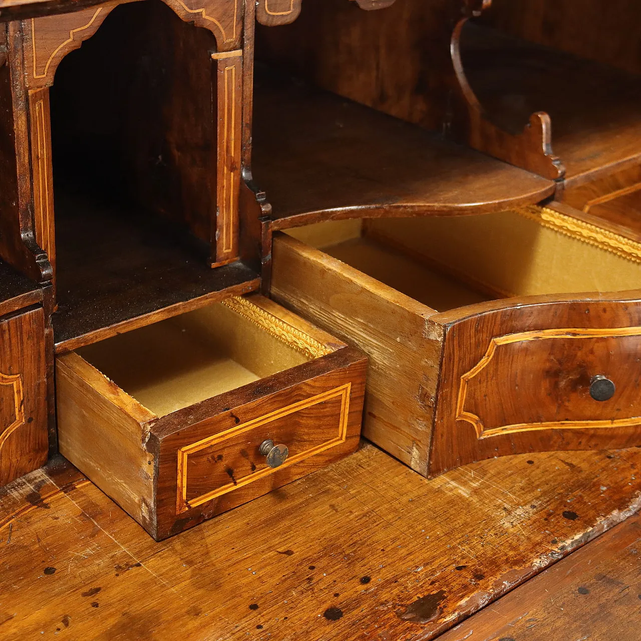 Armadio a ribalta in noce, '700 6