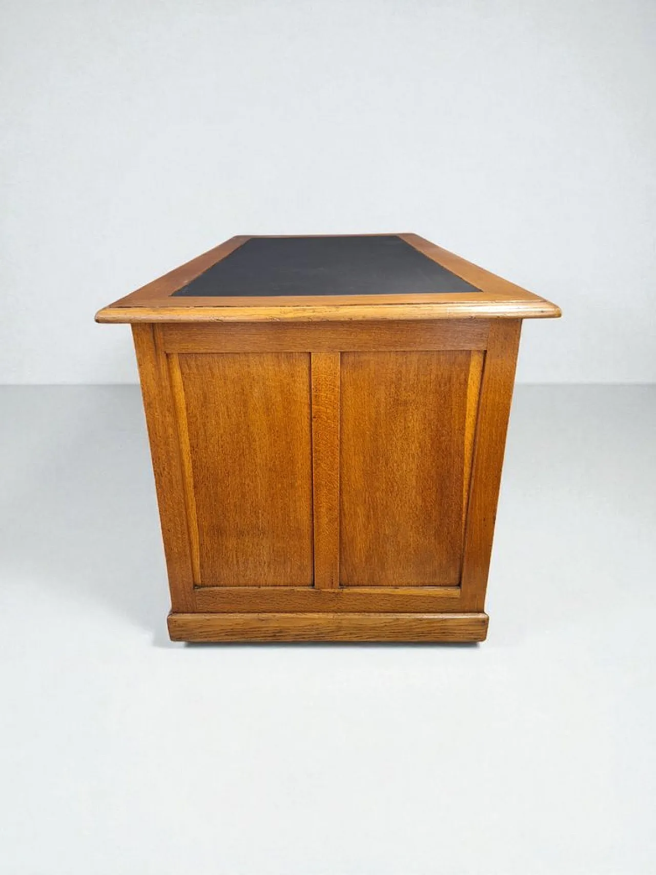Oak executive desk with leather top, 1940s 4