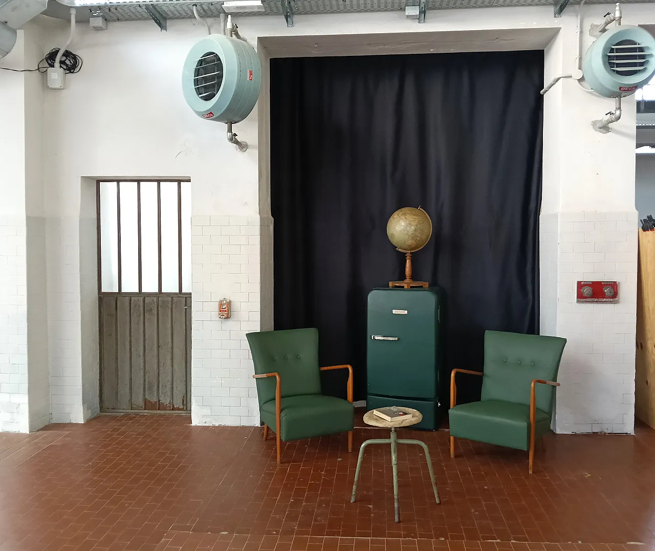 Pair of armchair 401 by Cassina walnut, calfskin, 50s 29