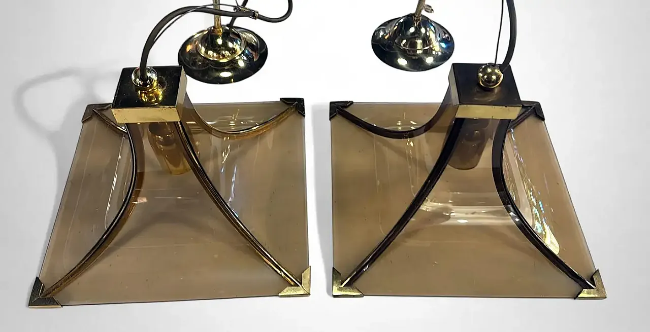 Coppia di lampadari in cristallo fumé e ottone, anni '70 4
