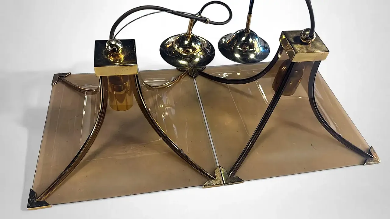 Coppia di lampadari in cristallo fumé e ottone, anni '70 5