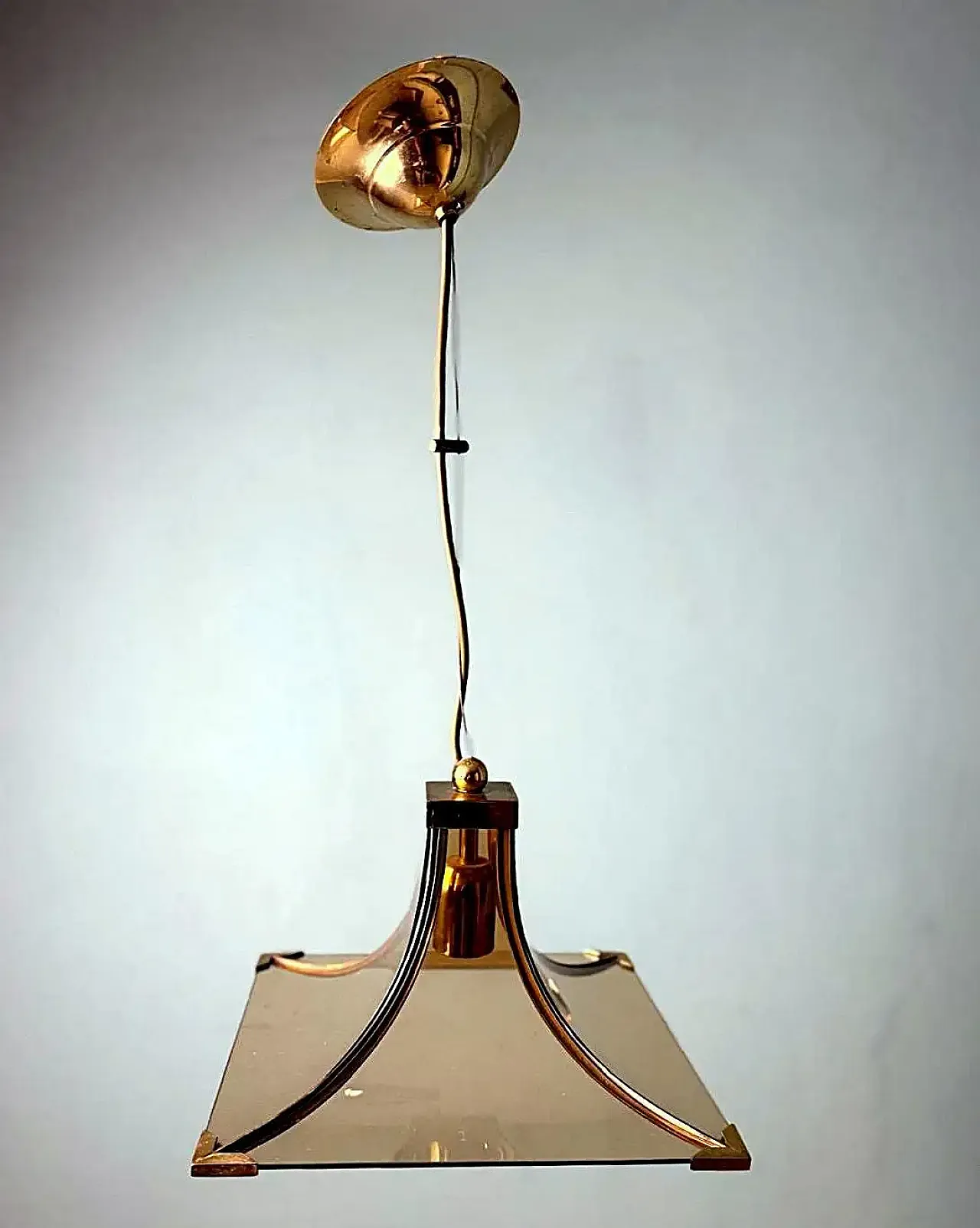 Coppia di lampadari in cristallo fumé e ottone, anni '70 9