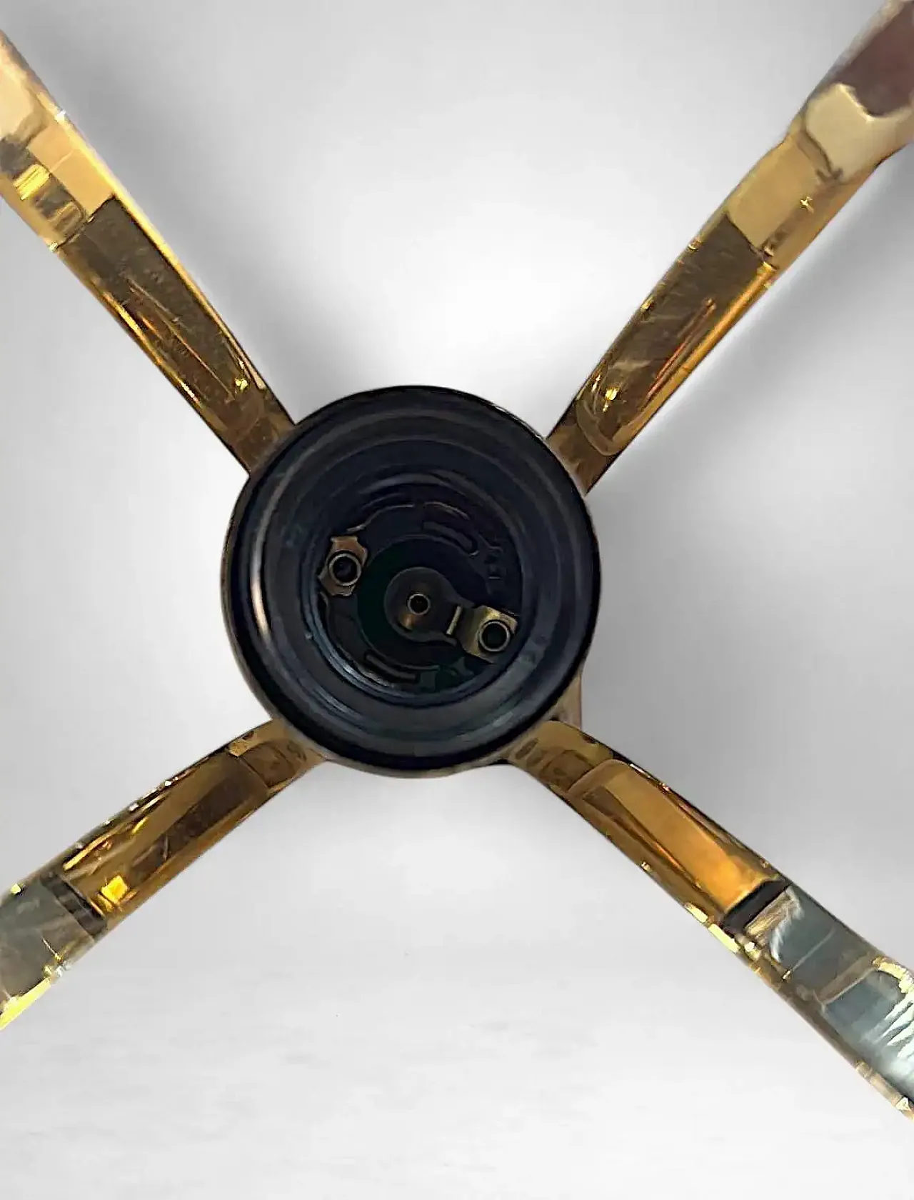 Coppia di lampadari in cristallo fumé e ottone, anni '70 11