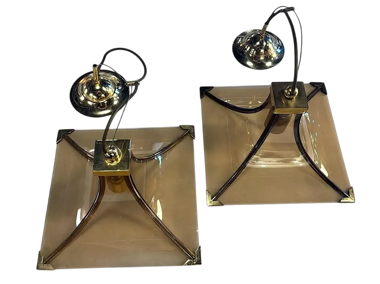 Coppia di lampadari in cristallo fumé e ottone, anni '70 14