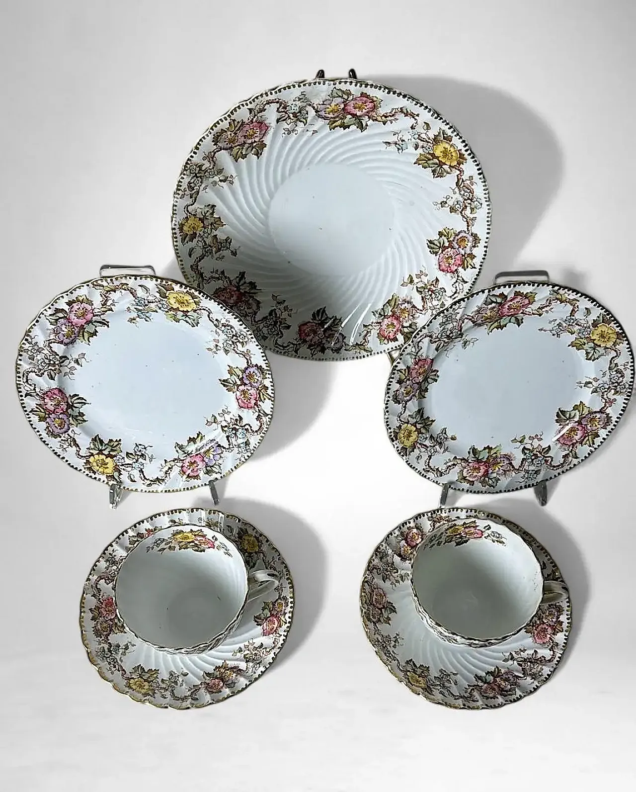 Coppia di tazze con piattini e vassoio di Staffordshire, '800 2