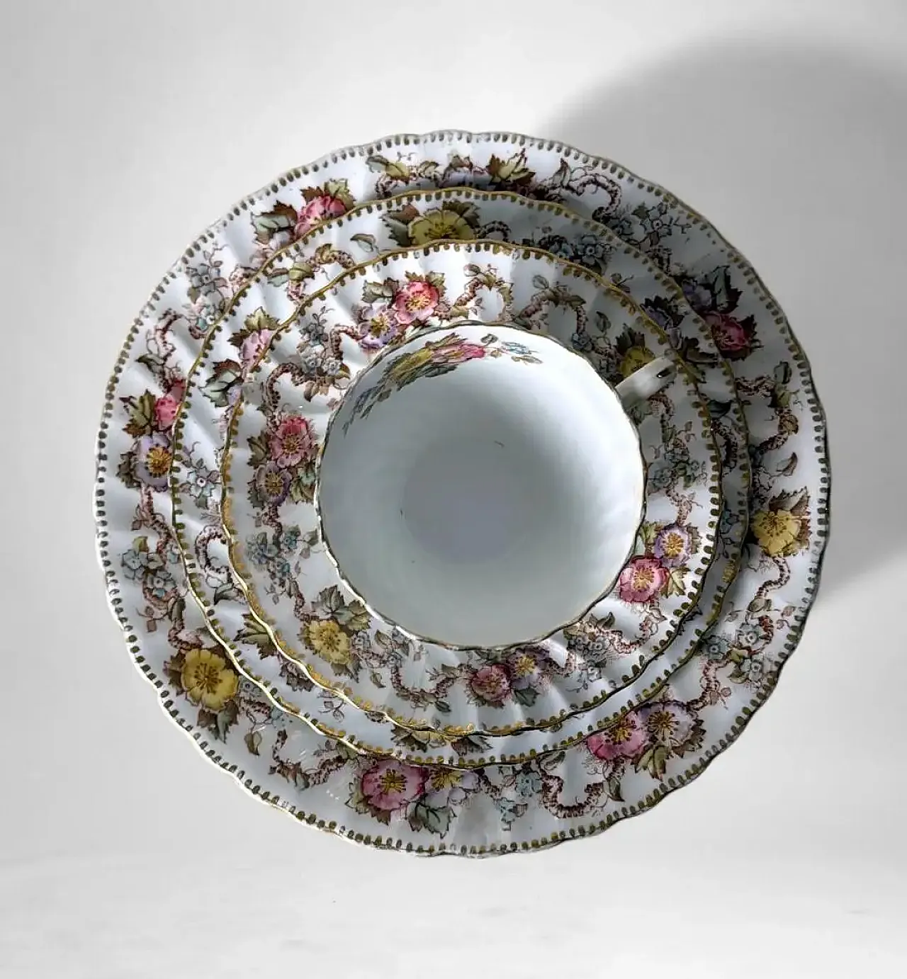 Coppia di tazze con piattini e vassoio di Staffordshire, '800 3