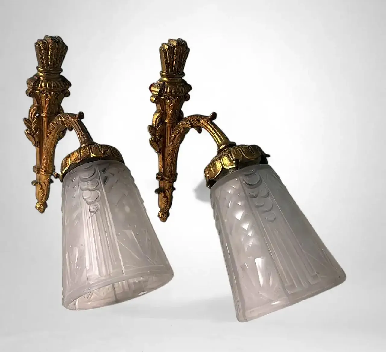 Pair of gilded bronze and cut glass wall lamps, 20th century 2