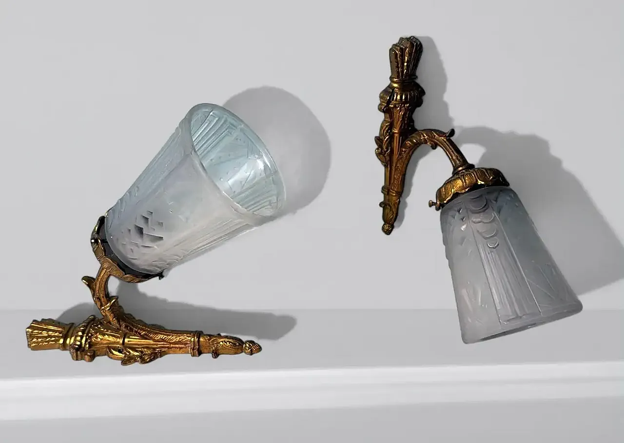 Pair of gilded bronze and cut glass wall lamps, 20th century 3