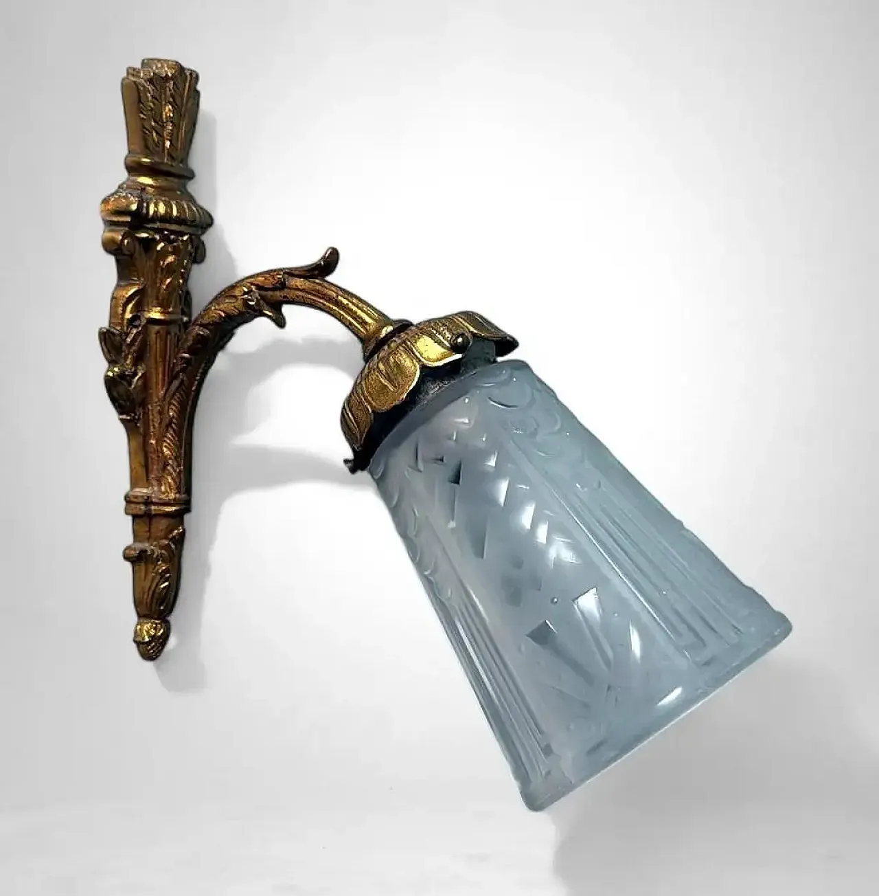 Pair of gilded bronze and cut glass wall lamps, 20th century 5