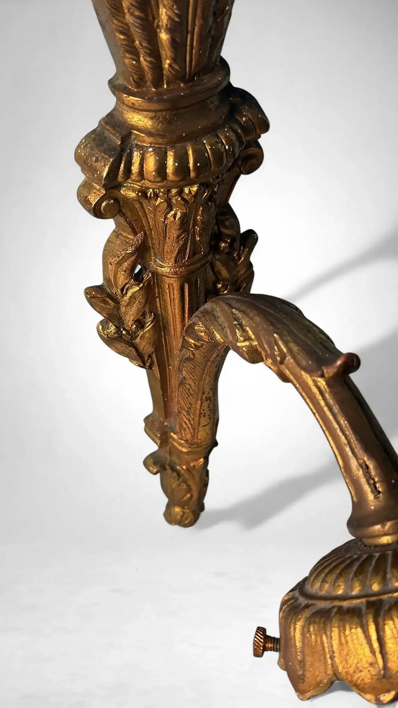 Pair of gilded bronze and cut glass wall lamps, 20th century 10