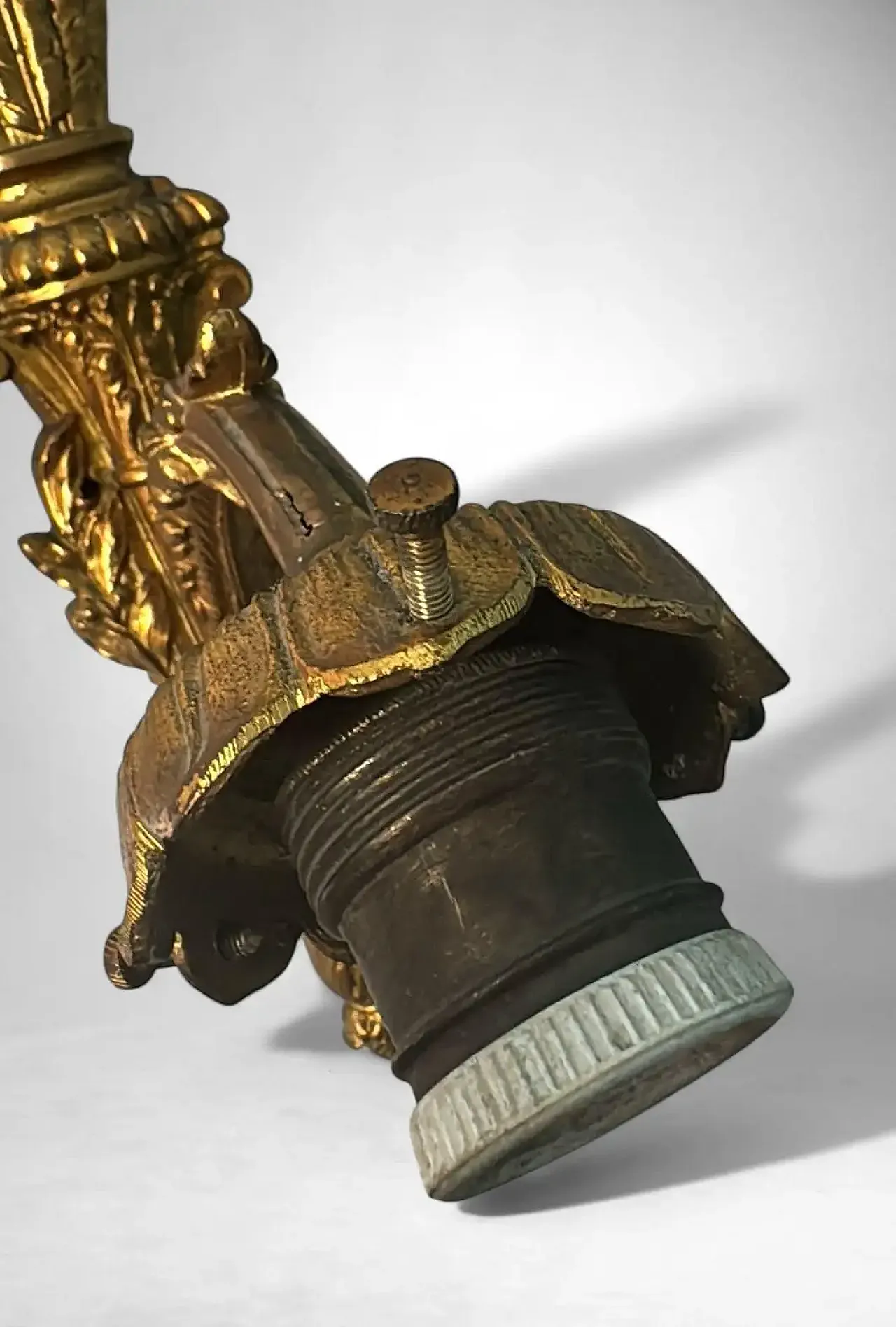 Pair of gilded bronze and cut glass wall lamps, 20th century 12