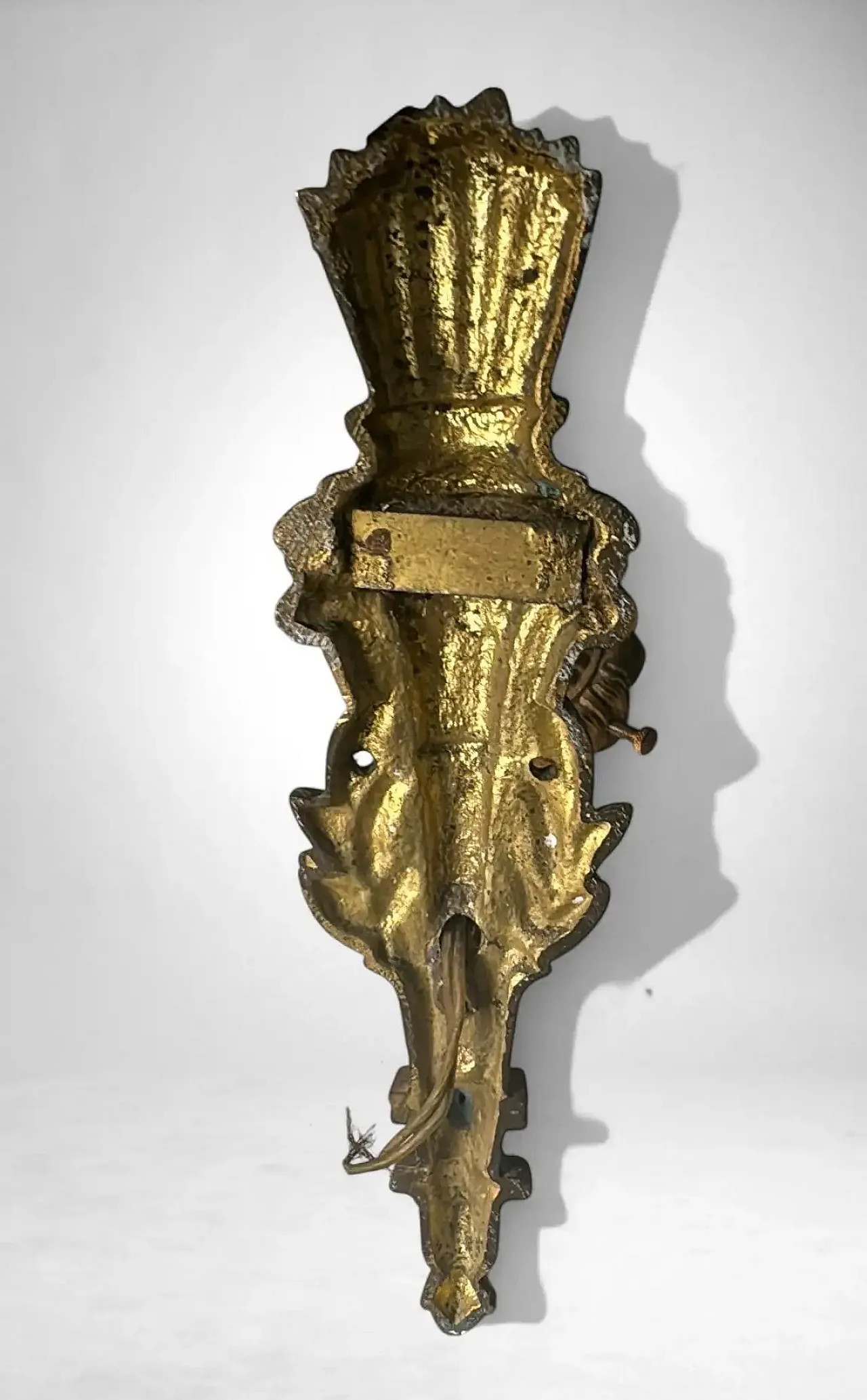 Pair of gilded bronze and cut glass wall lamps, 20th century 15