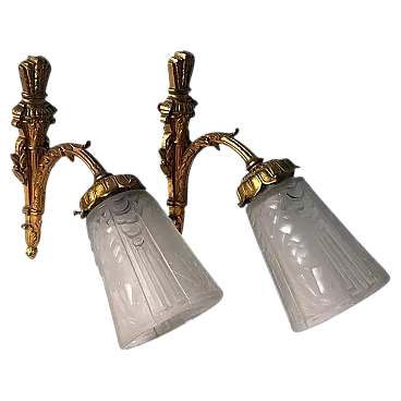 Coppia di lampade da parete in bronzo dorato e vetro tagliato, '900
