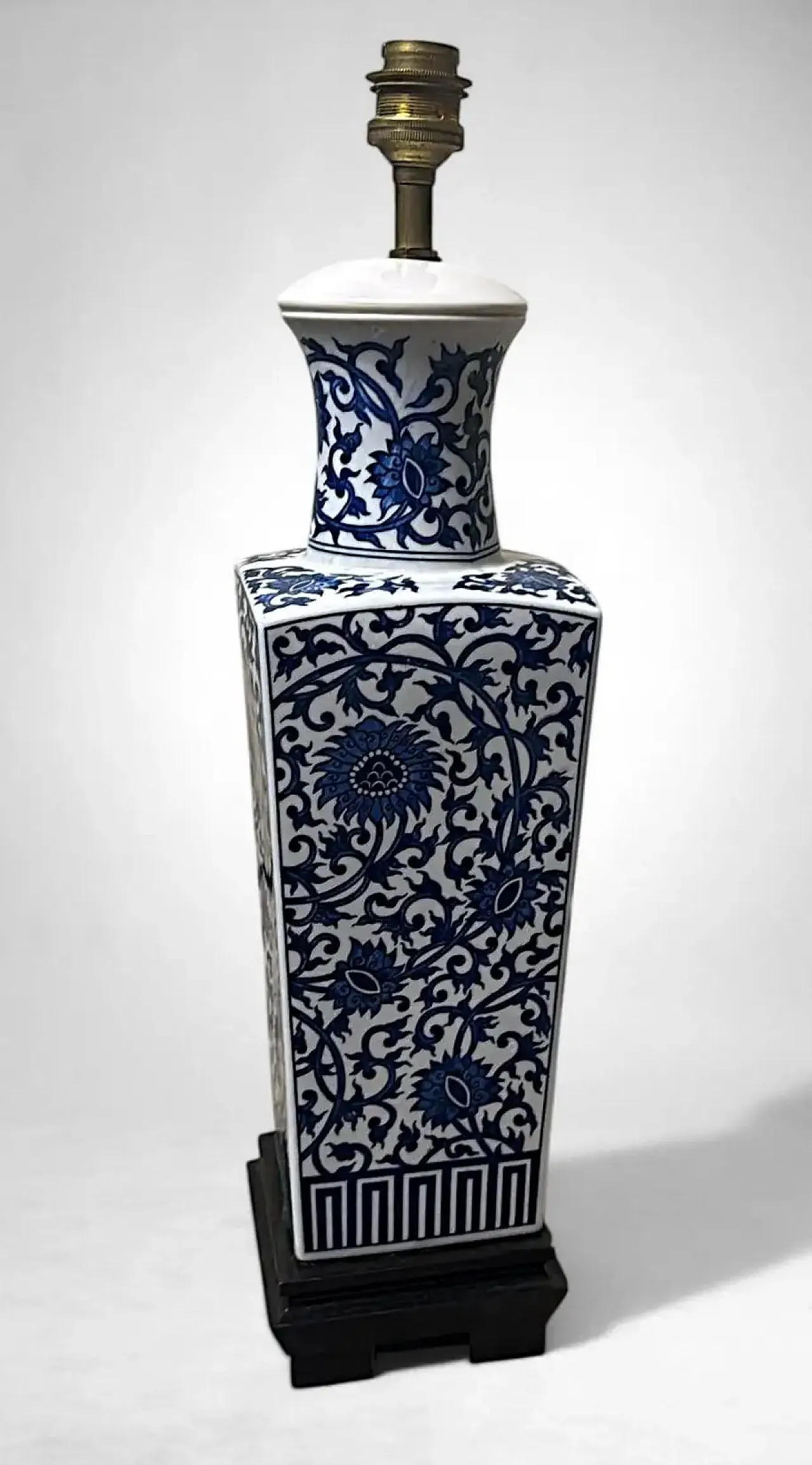 Lampada da tavolo in porcellana blu e bianca stile Jingdezhen, '900 3