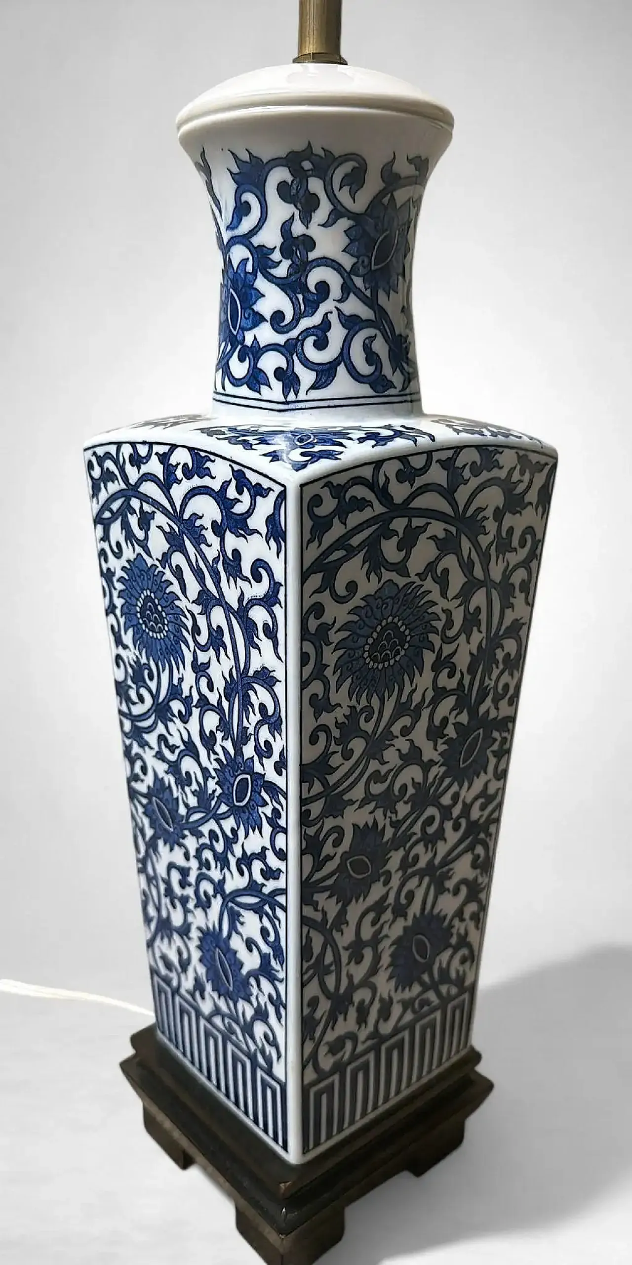 Lampada da tavolo in porcellana blu e bianca stile Jingdezhen, '900 4