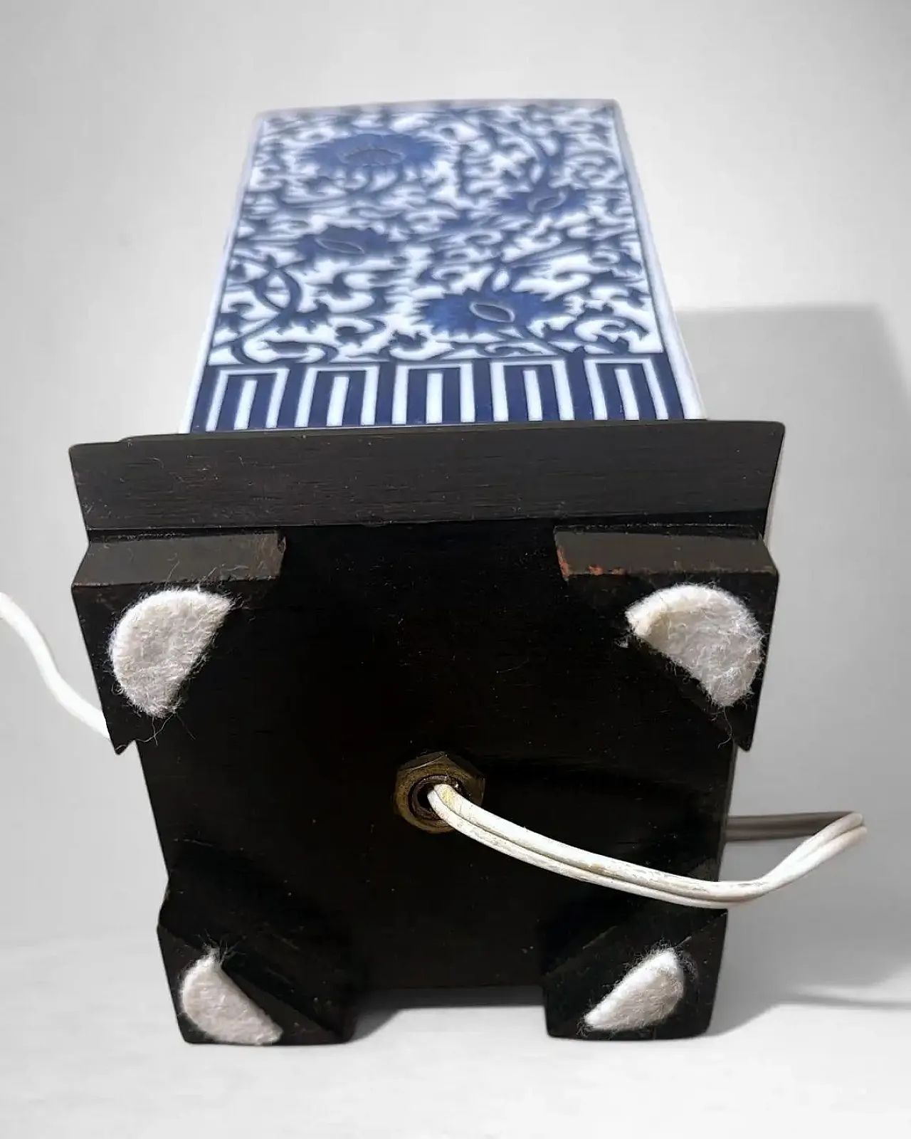 Lampada da tavolo in porcellana blu e bianca stile Jingdezhen, '900 9