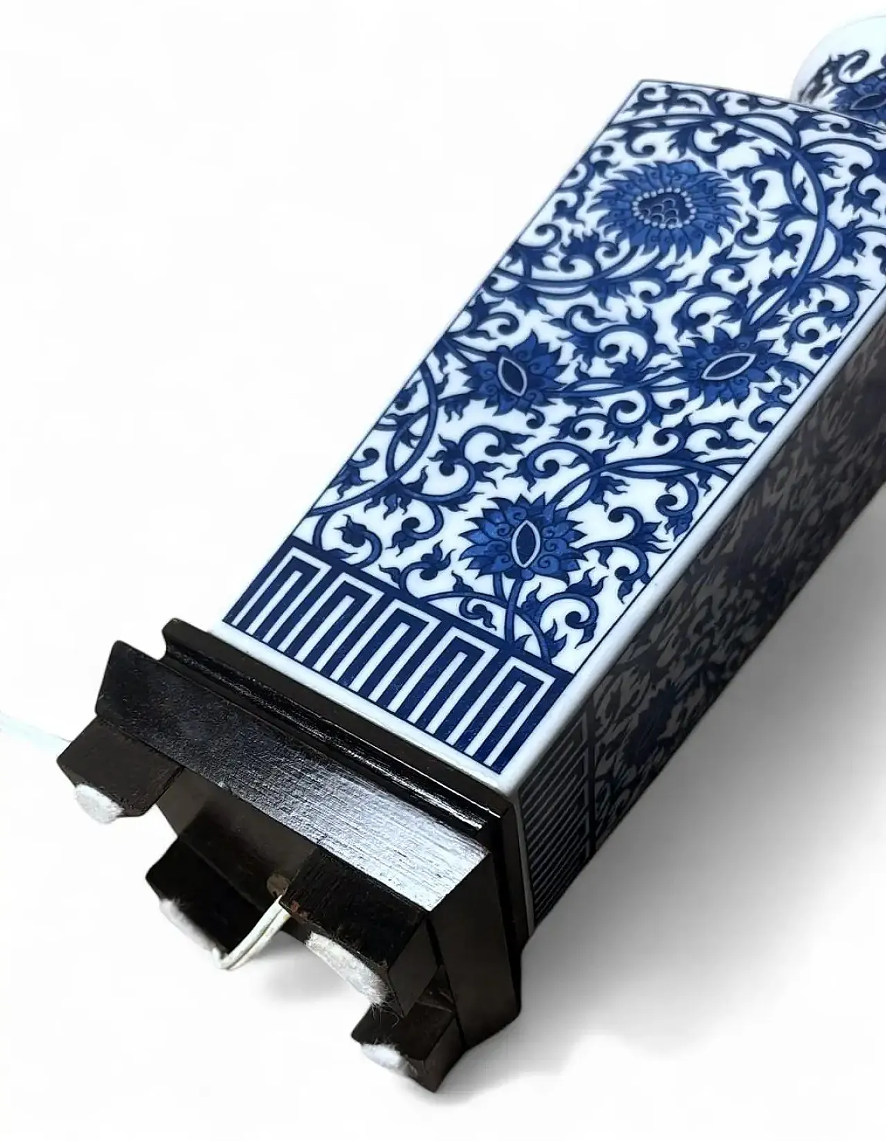 Lampada da tavolo in porcellana blu e bianca stile Jingdezhen, '900 10