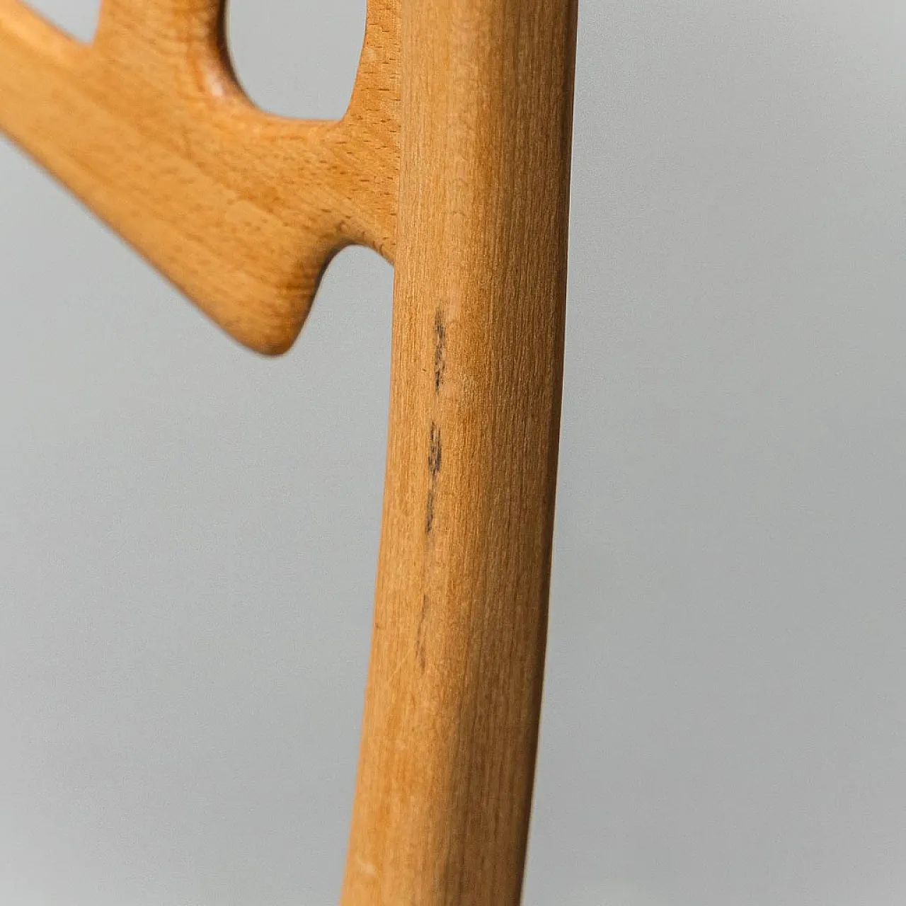 6 chairs in wood and green leather, 1960s 8