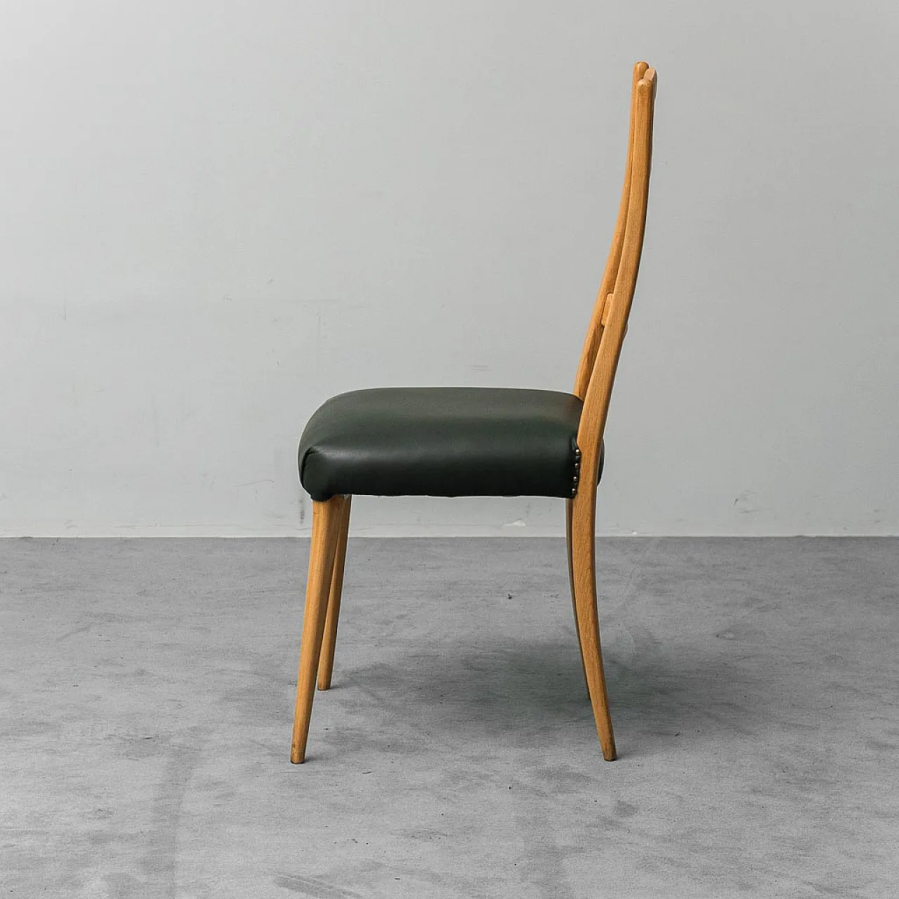 6 chairs in wood and green leather, 1960s 10