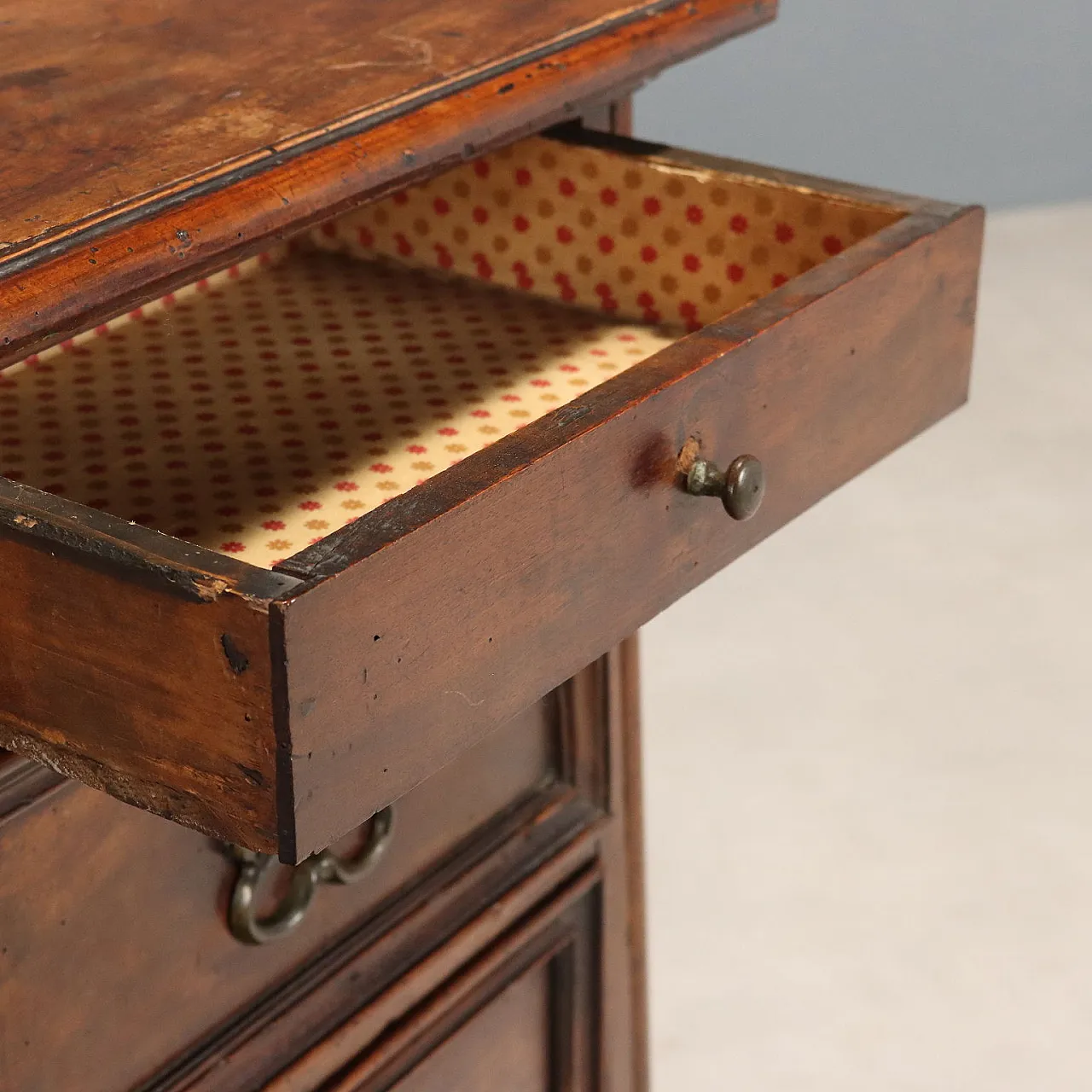 Comodino barocco in noce e abete, '600 3