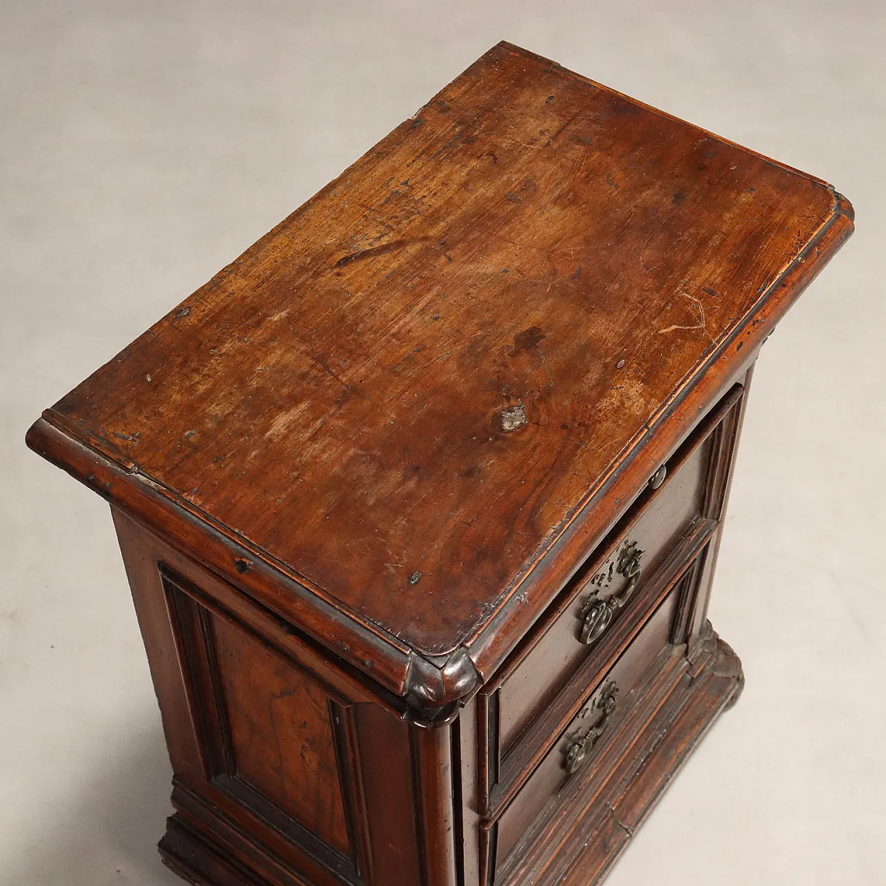 Comodino barocco in noce e abete, '600 9