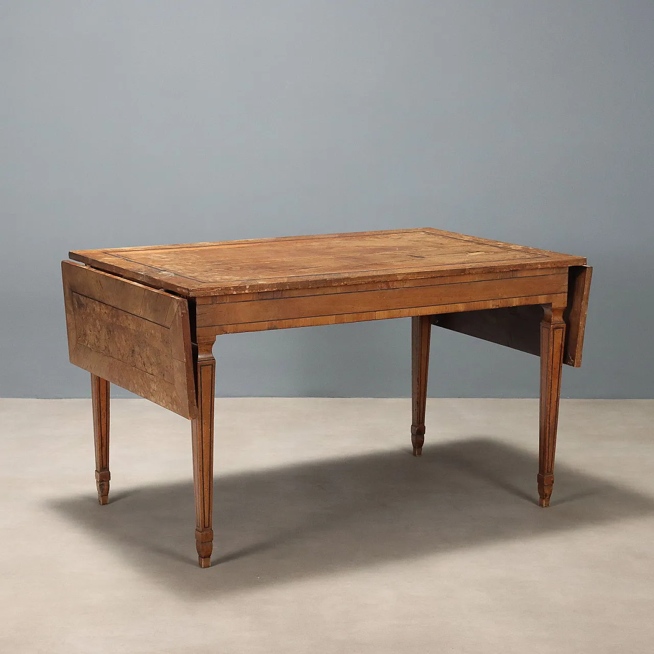 Tavolo in noce con filetti in ebano, primo '900 1