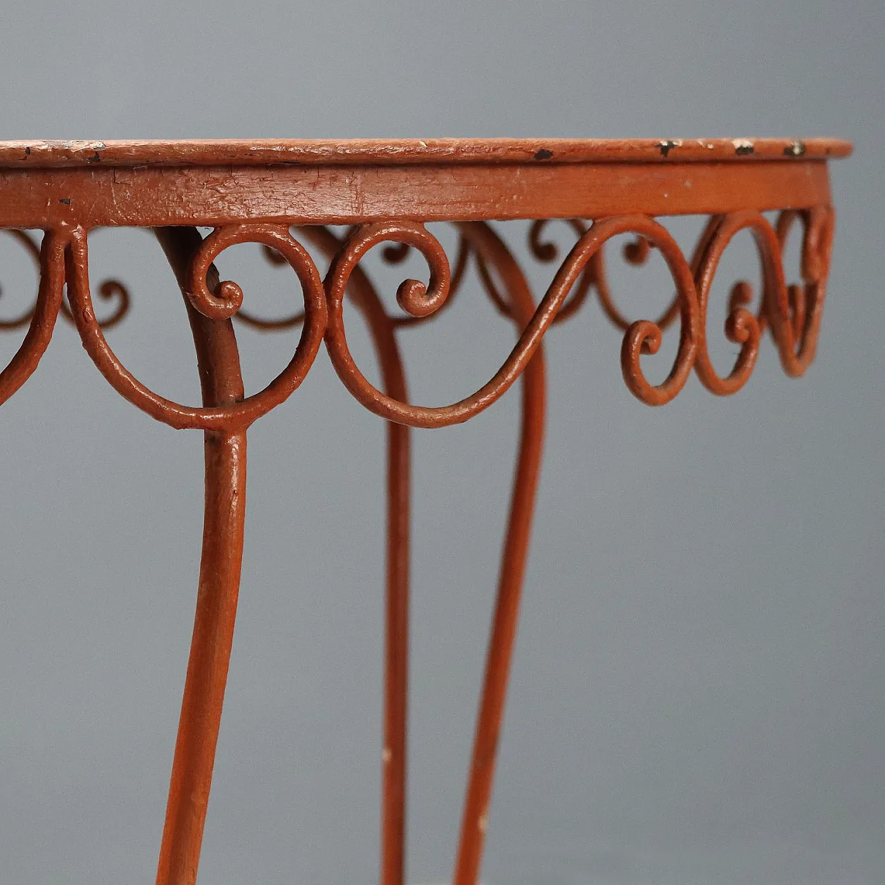 Tavolo da giardino in ferro con piano rotondo, primo '900 3