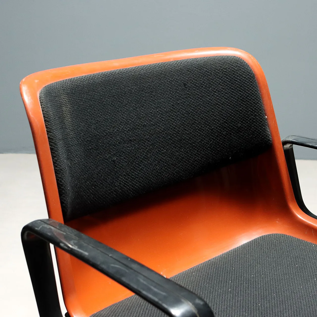 Coppia di sedie Tecno Modus di Osvaldo Borsani, anni '80 4