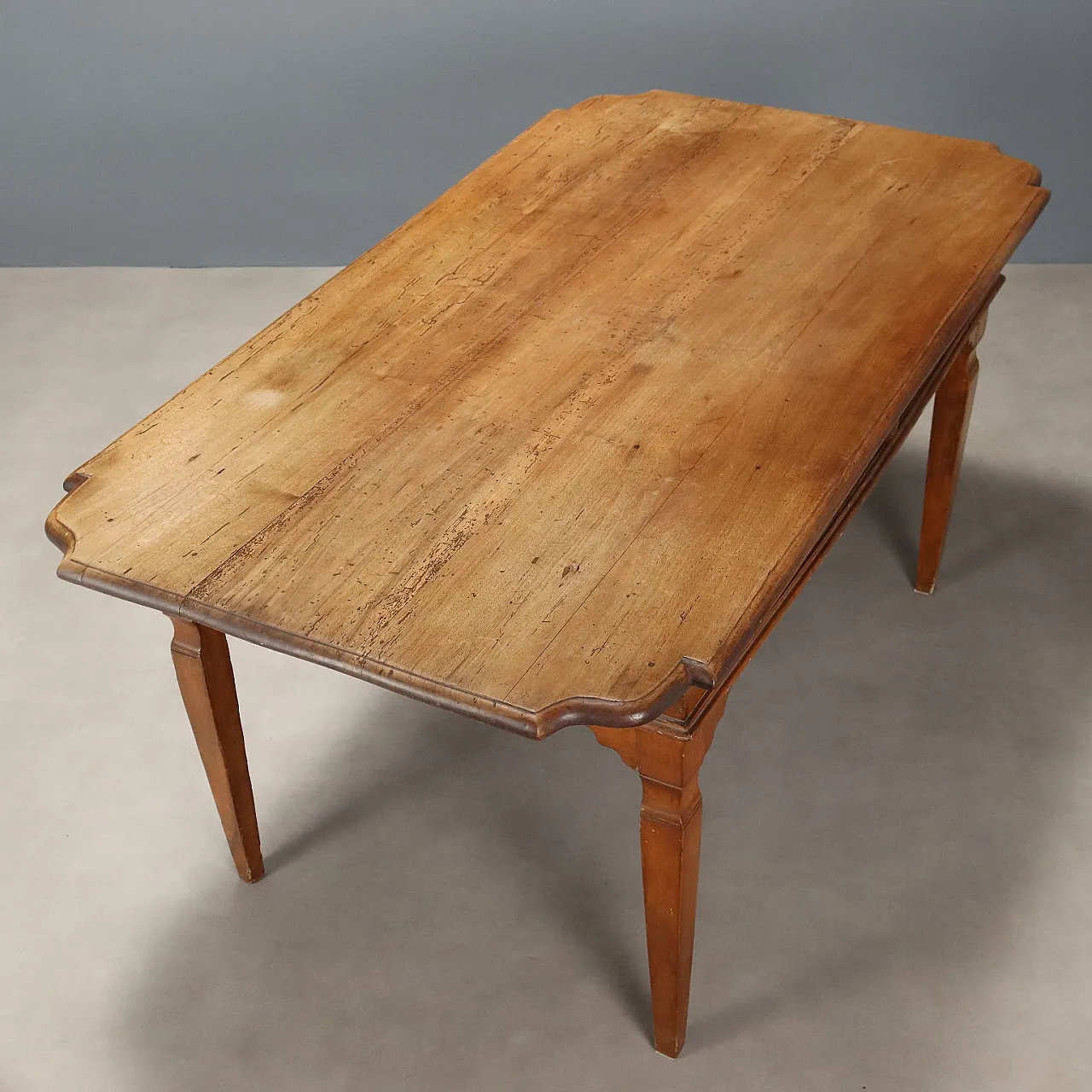 Tavolo in noce con piano sagomato e cassetti, primo '800 5