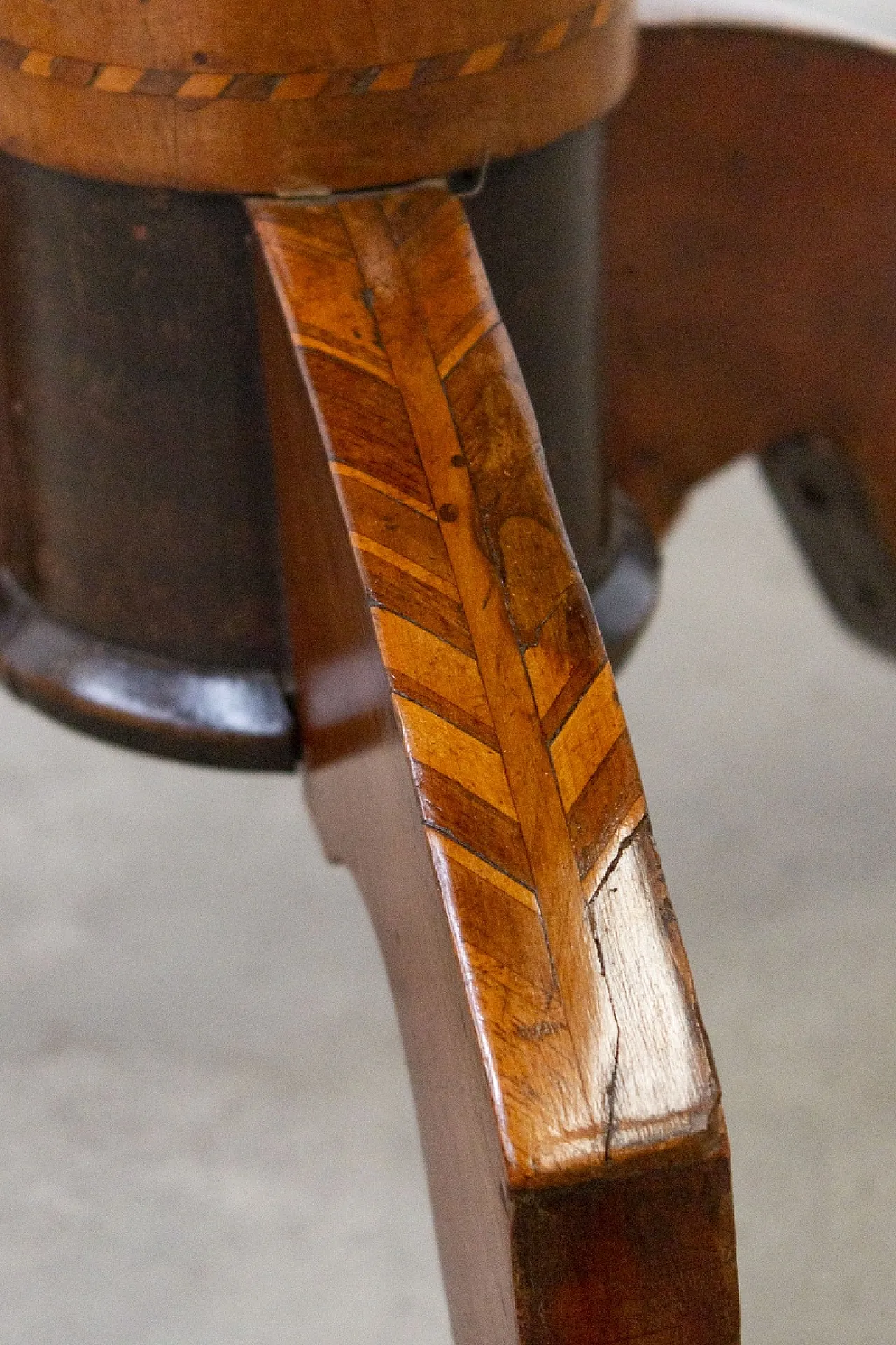 Tavolino Rolo intarsiato, metà '800 6