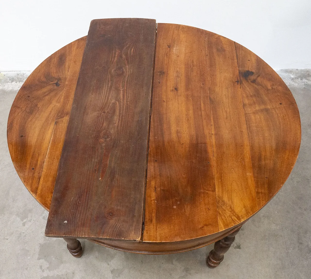 Tavolo rotondo in legno di noce, metà '800 11