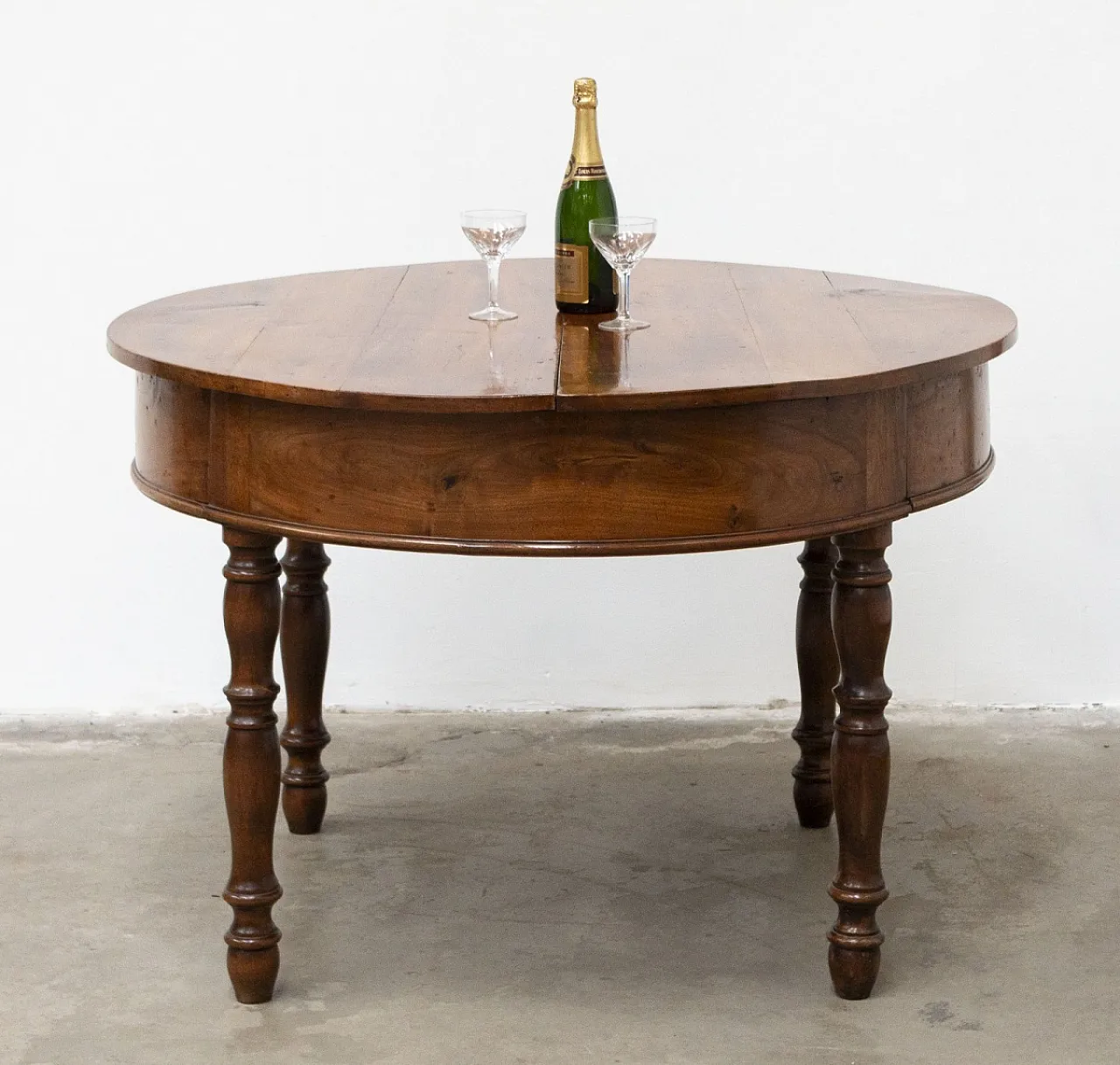 Tavolo rotondo in legno di noce, metà '800 12