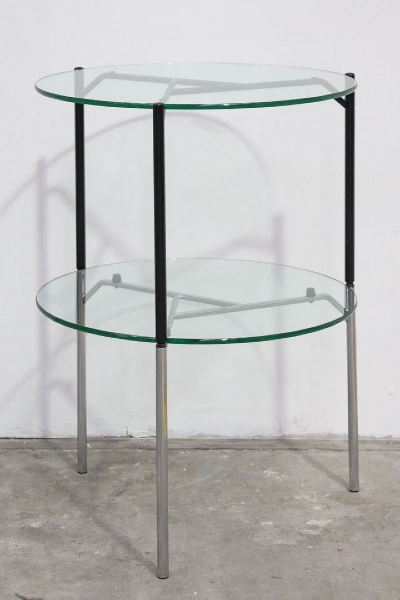 Tavolino a due ripiani in vetro e metallo Casamania di Frezza, '900 1
