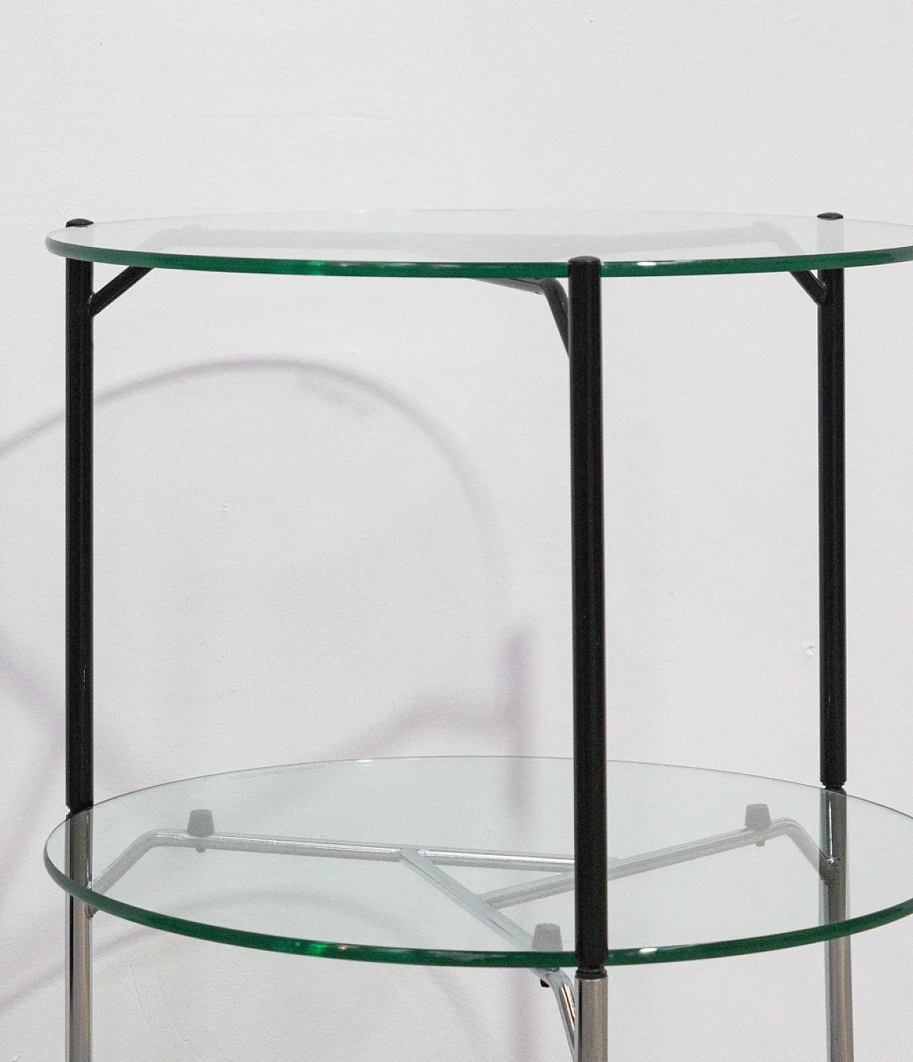Tavolino a due ripiani in vetro e metallo Casamania di Frezza, '900 2