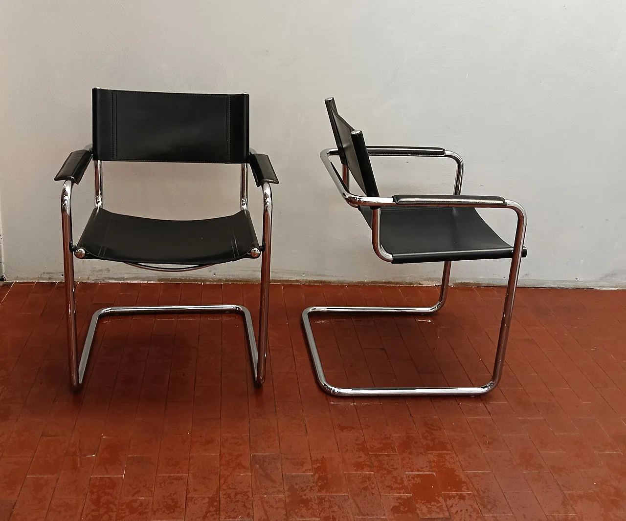 Pair of chairs with armrests by Matteo Grassi, 90s 2