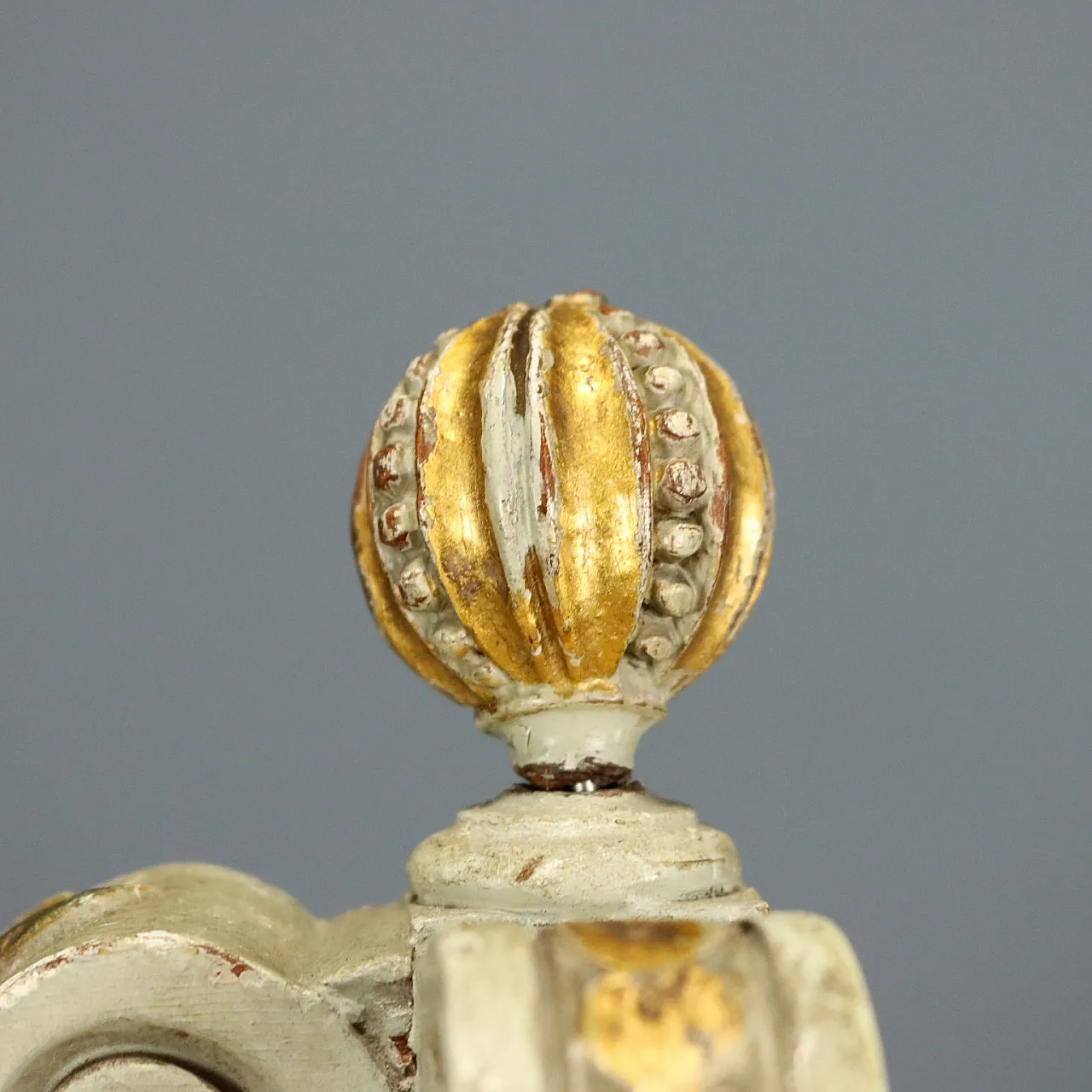 Coppia di poltroncine in legno laccato in stile Neoclassico, fine '800 8