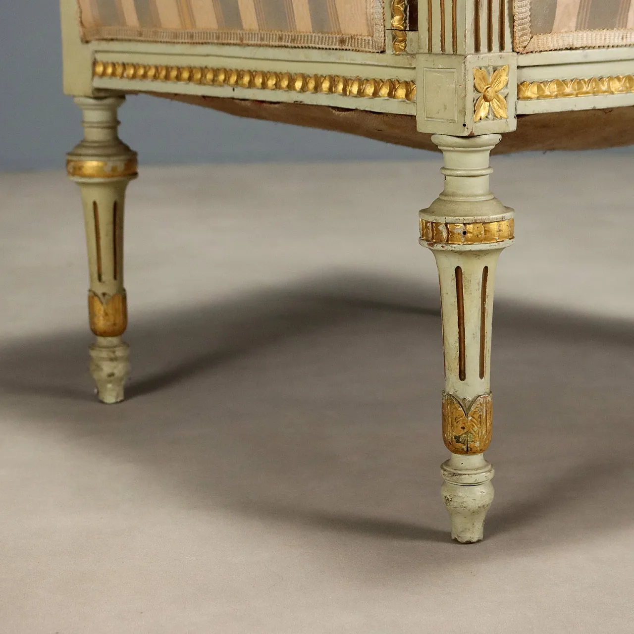 Coppia di poltroncine in legno laccato in stile Neoclassico, fine '800 9