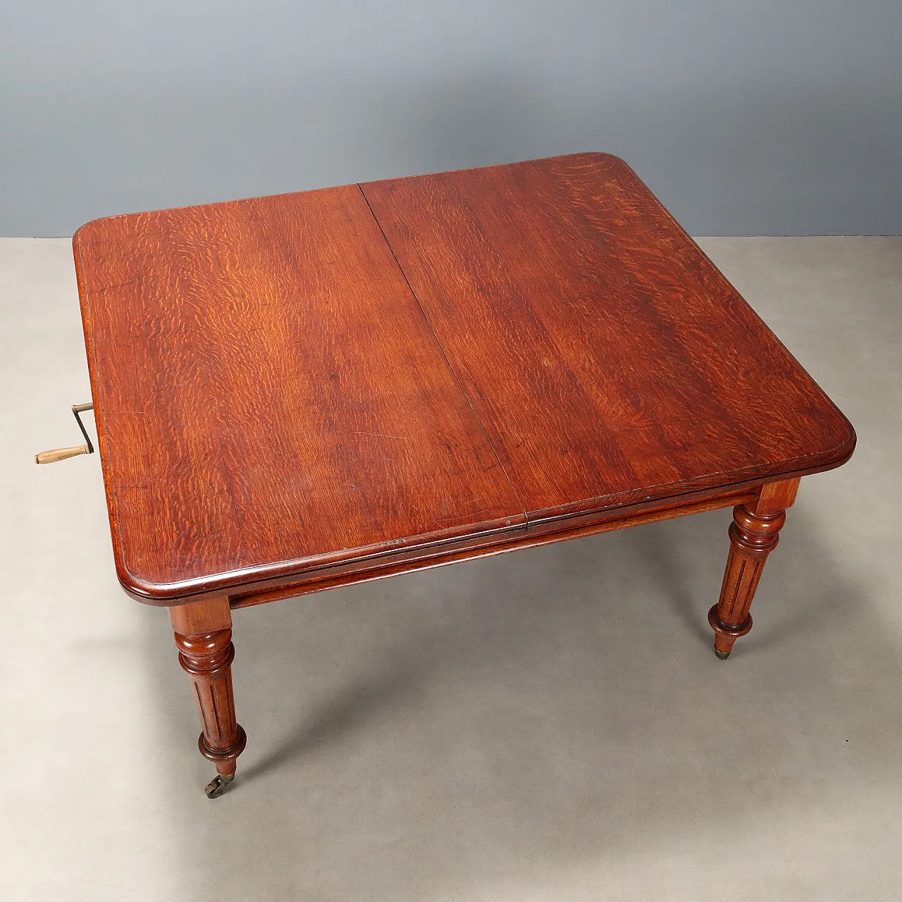 Tavolo in rovere tinto mogano con rotelle in ottone, metà '800 4