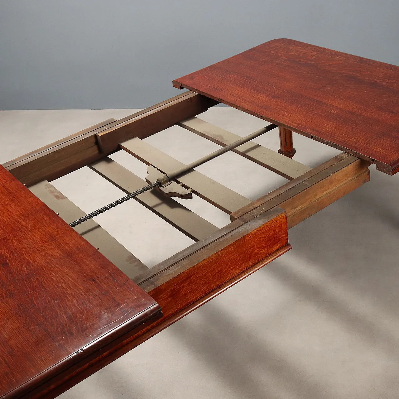 Tavolo in rovere tinto mogano con rotelle in ottone, metà '800 5