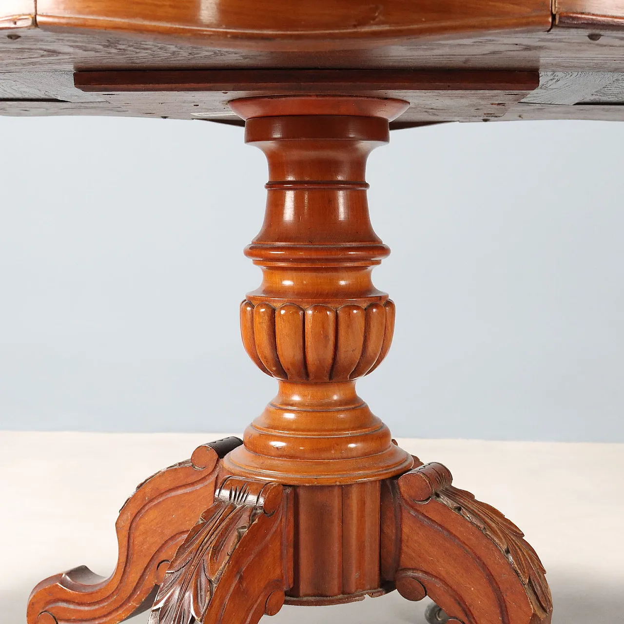 Tavolo in mogano a forma di biscotto, metà '800 8