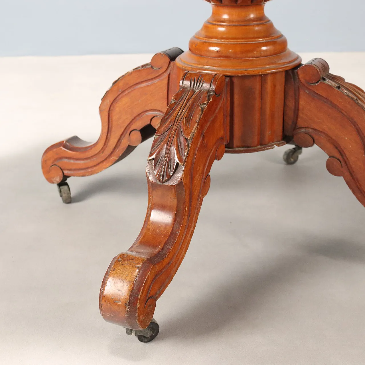 Tavolo in mogano a forma di biscotto, metà '800 9